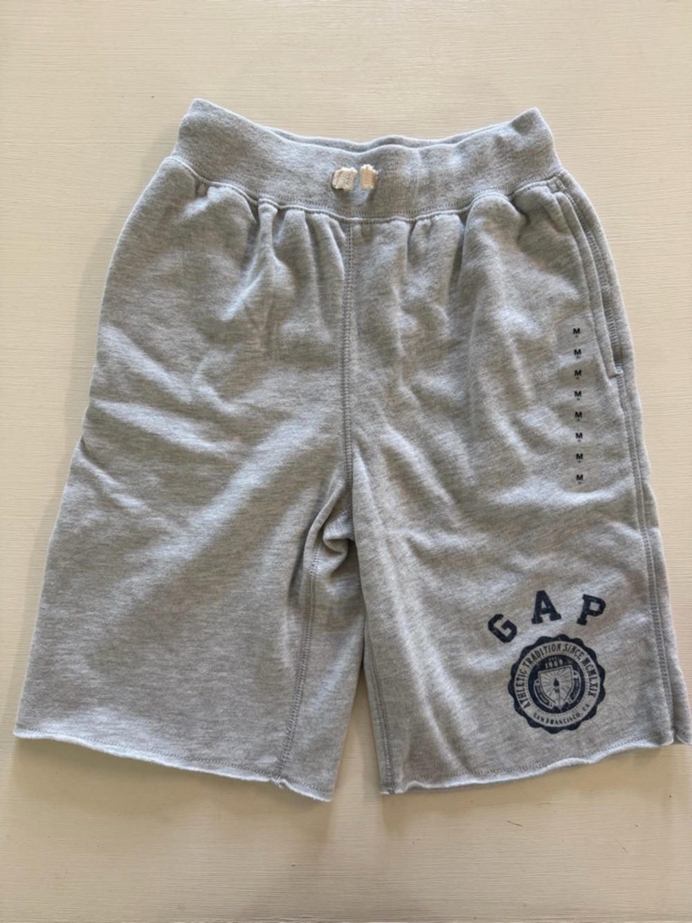 Gap Kids Boys Medium Gray Fleece Shorts Logo Graphic Raw Hem Sweatshorts